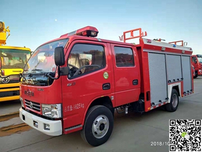 東風多利卡2.5噸小型水罐消防車進入熱銷季，春節(jié)安全守護小能手